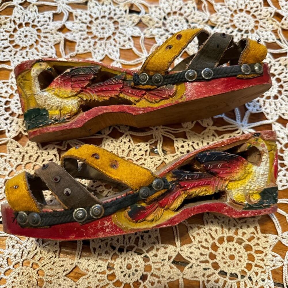 Vintage 40's Boho Hand‎ carved Bird Wooden Sandals Sz ?